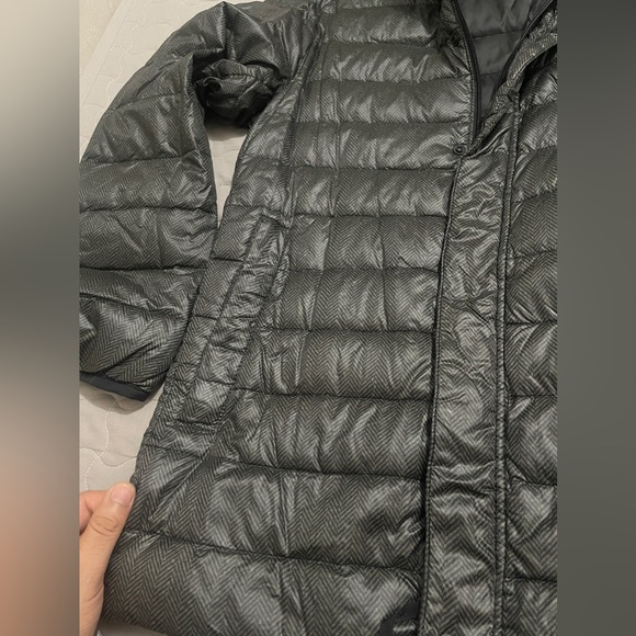 UniQlo Ultra Light DOWN FEATHER(50gram weight total) - Picture 2 of 16